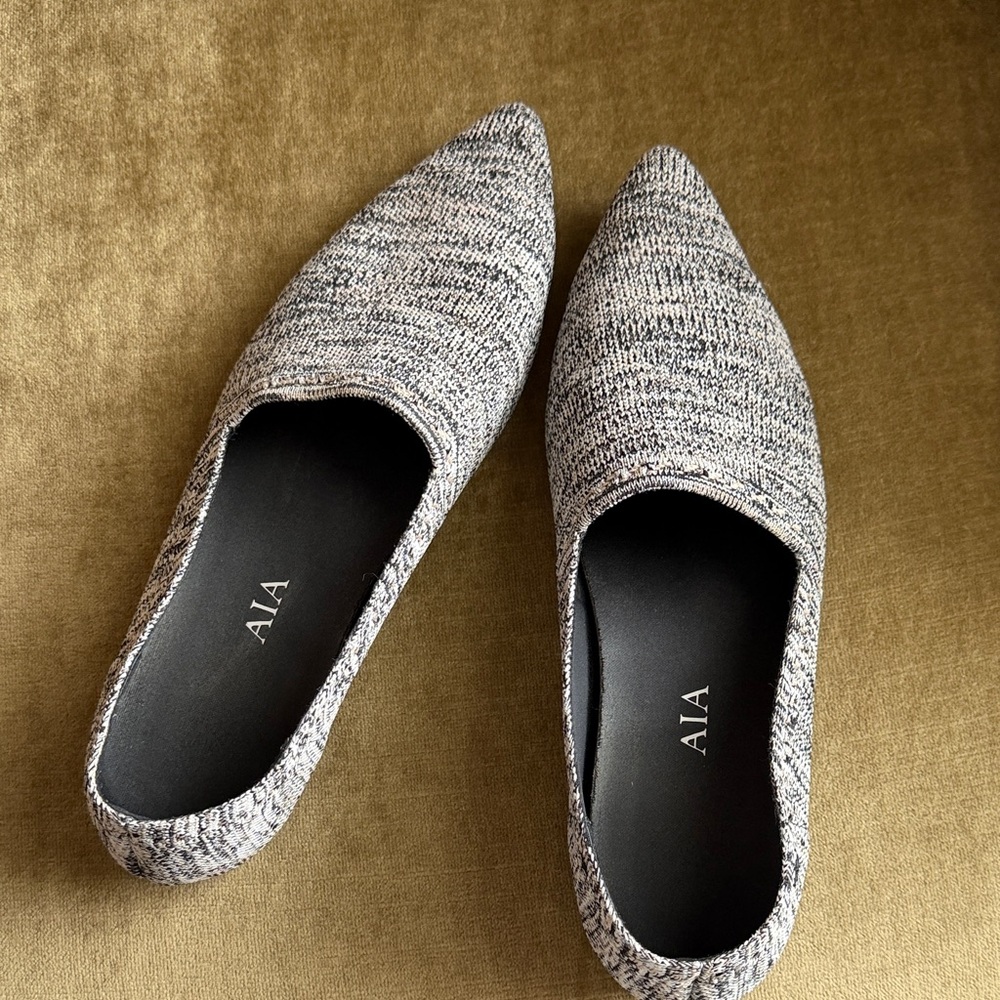 Vivaia Pointed Knit Slip-On Flats in Heathered Gray